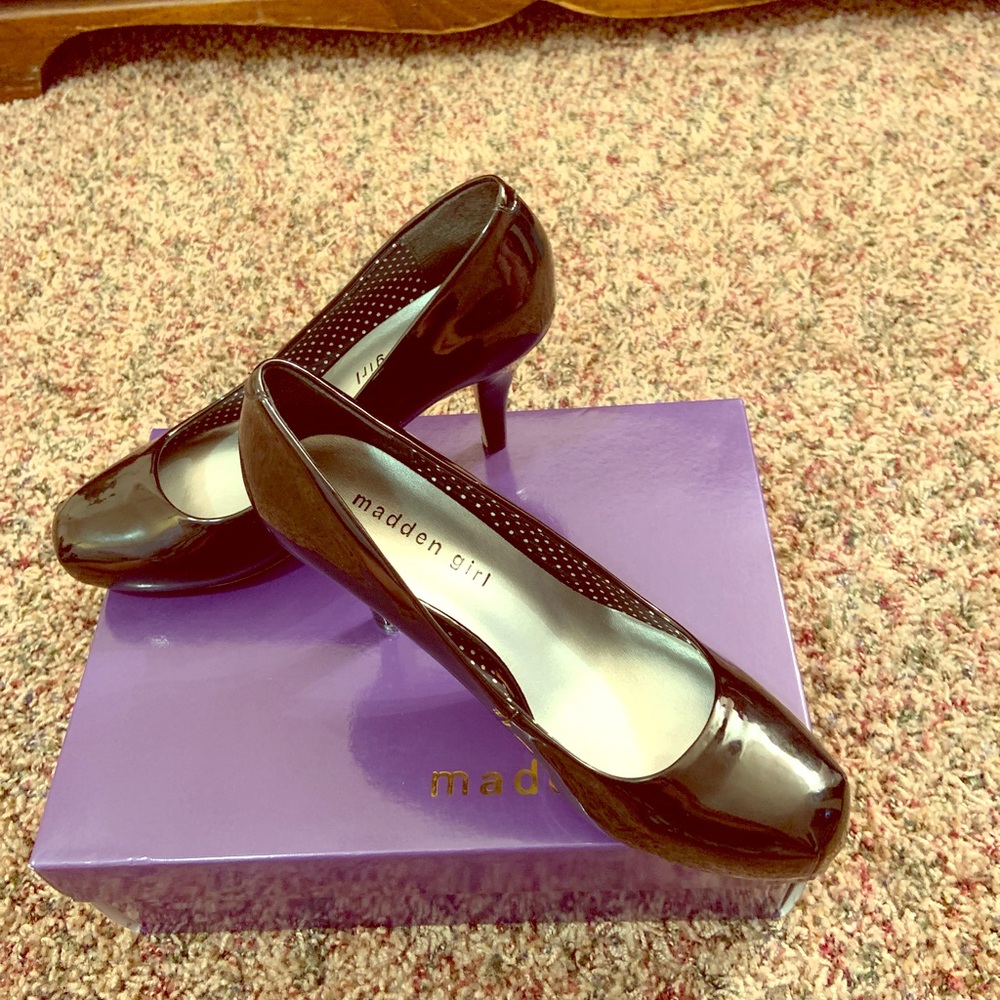 Madden Girl Patent Black Pumps NWB 7